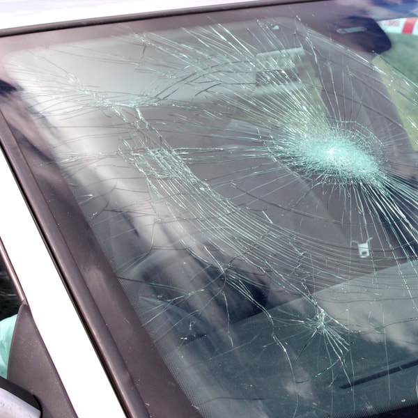 what auto glass replacement service to call and what does it cost to fix windshield 